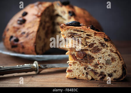 Bisciola, écrous traditionnels et les figues pain pour Noël de la vallée de la Valteline, Italie Banque D'Images