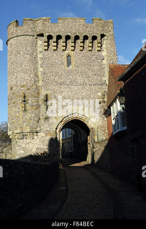 Le Barbican gate tour de château de Lewes à Lewes, Angleterre. Le château date du xie siècle. Banque D'Images