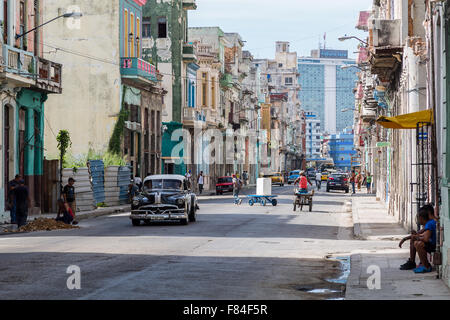 Rue animée de Centro Havana Banque D'Images