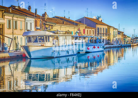 Maisons anciennes sur Leonardesque Port Canal de Cesenatico en Emilie Romagne en Italie Banque D'Images