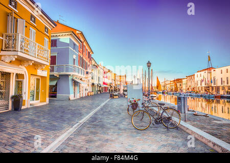 Maisons anciennes sur Leonardesque Port Canal de Cesenatico en Emilie Romagne en Italie Banque D'Images