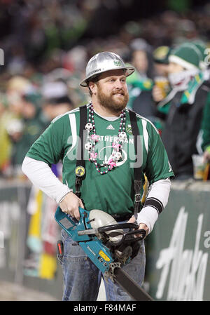 Providence Park, Portland, OR, USA. 22 Nov, 2015. Portland Timbers mascot Joey Bois interagit avec les fans lors de la MLS 2015 match éliminatoire entre visiter FC Dallas et la Portland Timbers à Providence Park, Portland, OR. Larry C. Lawson/CSM/Alamy Live News Banque D'Images