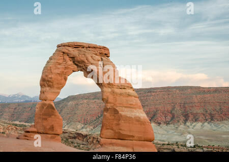 L'emblématique delicate arch brille dans la lumière de fin d'après-midi Banque D'Images