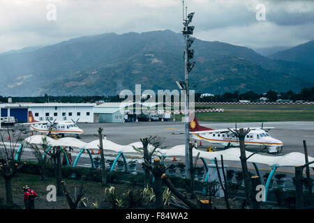 Taitung, Taïwan - l'avis de Taitung airport dans la journée, l'avion léger à Green Island est gratuit dans la piste. Banque D'Images