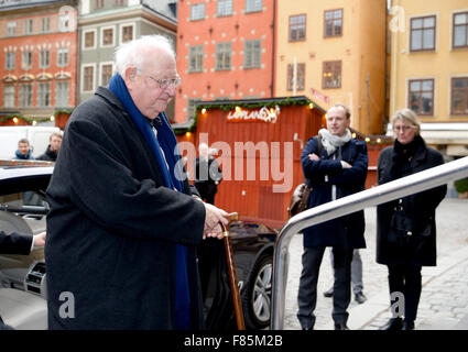 Stockholm, 6 décembre. Dec 10, 2015. 2015 Le Prix Nobel de science économique (le prix de la Banque de Suède en sciences économiques en mémoire d'Alfred Nobel) Angus Deaton arrive au Musée Nobel pour un événement de la semaine Prix Nobel à Stockholm, capitale de la Suède, le 6 décembre 2015. Le Prix Nobel 2015 Cérémonie de remise des prix aura lieu ici le 10 décembre 2015. © Ye Pingfan/Xinhua/Alamy Live News Banque D'Images