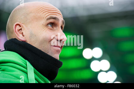 Gladbach entraîneur en chef André Schubert à la Bundesliga match de foot entre Borussia Moenchengladbach et FC Bayern Munich Borussia Moenchengladbach en Allemagne, dans le parc, 05 décembre 2015. Photo : GUIDO KIRCHNER/dpa Banque D'Images