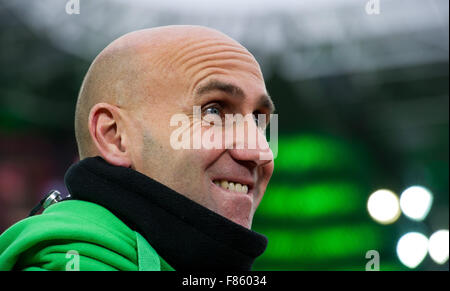 Gladbach entraîneur en chef André Schubert à la Bundesliga match de foot entre Borussia Moenchengladbach et FC Bayern Munich Borussia Moenchengladbach en Allemagne, dans le parc, 05 décembre 2015. Photo : GUIDO KIRCHNER/dpa Banque D'Images