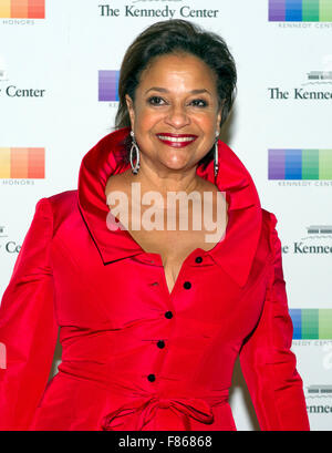 Debbie Allen arrive pour le dîner officiel de l'artiste en l'honneur des récipiendaires de la 38e conférence annuelle des Kennedy Center Honors organisé par le secrétaire d'État américain John F. Kerry au département d'État des États-Unis à Washington, DC le Samedi, Décembre 5, 2015. Les lauréats 2015 sont : la chanteuse-parolière Carole King, le réalisateur George Lucas, l'actrice et chanteuse Rita Moreno, Chef d'orchestre Seiji Ozawa, et l'actrice et star de Broadway Cicely Tyson. Credit : Ron Sachs/Piscine via CNP - AUCUN FIL SERVICE - Banque D'Images