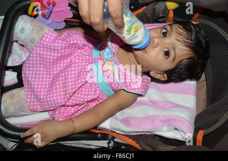 Lait de biberon pour bébé Banque D'Images