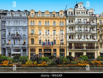 CARLSBAD, EN RÉPUBLIQUE TCHÈQUE, LE 10 OCTOBRE 2015 - bâtiment historique dans le centre-ville et de la ville thermale de Karlovy Vary (Carlsbad) Banque D'Images