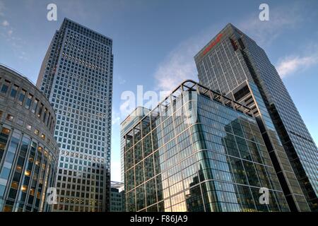 Gratte-ciel et autres bâtiments de bureaux dans le quartier financier de Canary Wharf Banque D'Images