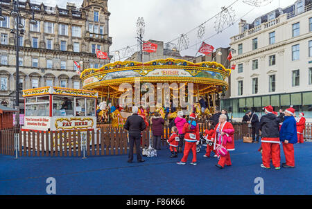 Marché de Noël de Glasgow Décembre 2015 à George Square Glasgow Ecosse avec carousel Banque D'Images