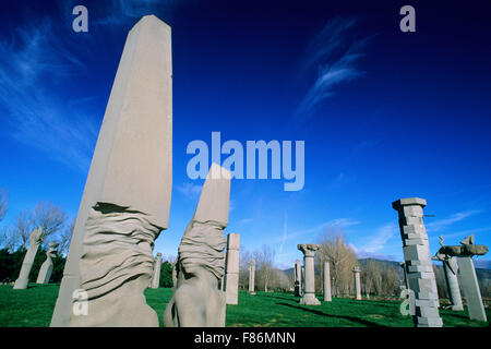 Sculptures à Campo del Sole, Punta Navaccia, Tuoro, Lac Trasimène, Ombrie, Italie Banque D'Images