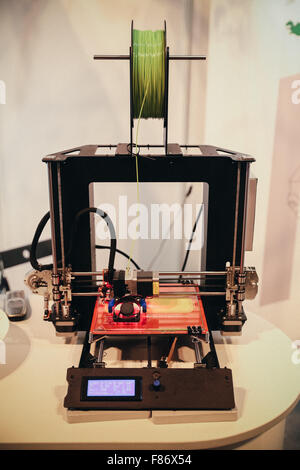 Birmingham, UK. Le 05 mai 2015. Le drone drone britannique montrent la consommation équitable, centre de conférence NEC, Birmingham, UK NO ukdroneshow. Photo - Impression 3D maching pour drones. Exploité par la machine systèmes UAV Drone81 © David Stock/Alamy Live News Crédit : David Stock/Alamy Live News Banque D'Images