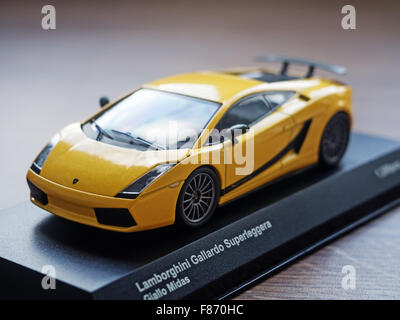 Modèle de collection de Lamborghini Gallardo Superleggera Giallo Midas Banque D'Images