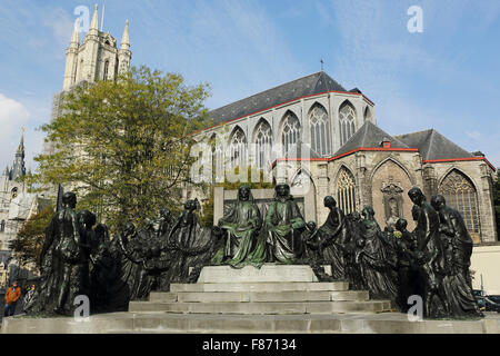 Hubert et Jan Van Eyck monument à Gand, Belgique. La mémoire par Gand St Bavo's Cathedtralstands en mémoire des peintres Banque D'Images