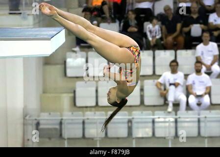 Torino, Italie. 06 Dec, 2015. Daria Govor en action à l'International de plongée 4 Nations trophy s'est tenue à Turin. © Massimiliano Ferraro/Pacific Press/Alamy Live News Banque D'Images