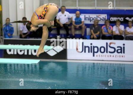 Torino, Italie. 06 Dec, 2015. Daria Govor en action à l'International de plongée 4 Nations trophy s'est tenue à Turin. © Massimiliano Ferraro/Pacific Press/Alamy Live News Banque D'Images