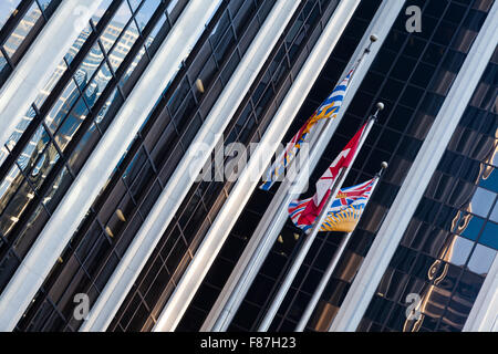 Les drapeaux de la Colombie-Britannique et dans le centre-ville de Vancouver Banque D'Images