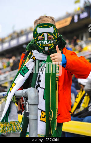 Columbus, Ohio, USA. 6 Décembre, 2015. Portland Timbers montrant le soutien du ventilateur pendant le match entre Portland Timbers et Columbus Crew SC dans la MLS Cup 2015 au stade final MAPFRE dans Columbus Ohio . Credit : Cal Sport Media/Alamy Live News Banque D'Images