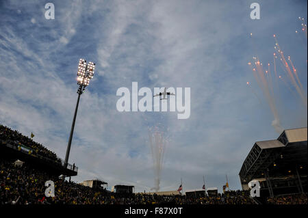 Columbus, Ohio, USA. 6 Décembre, 2015. Un avion fait un survol avant le match entre Portland Timbers et Columbus Crew SC dans la MLS Cup 2015 au stade final MAPFRE dans Columbus Ohio . Credit : Cal Sport Media/Alamy Live News Banque D'Images