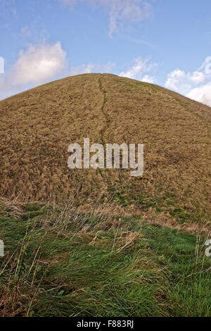 Silbury Hill Chalk préhistorique monticule. Banque D'Images