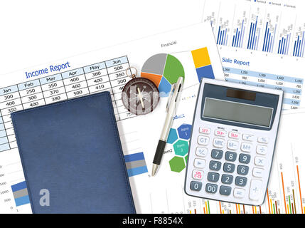 Rapport d'affaires et financiers avec stylo et verres sur desk in office Banque D'Images