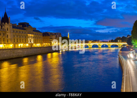 La Conciergerie et le Pont Neuf, Paris, France Banque D'Images