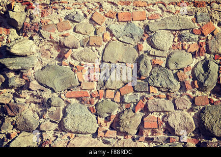 La tonalité rétro ancien en pierre et brique, mur arrière-plan ou la texture. Banque D'Images