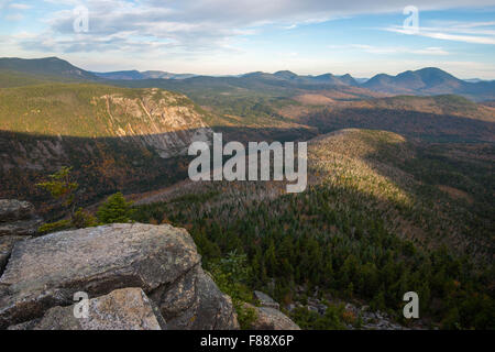 Avis de Pemigewasset Wilderness de Zeacliff à l'automne, White Mountains, New Hampshire, USA Banque D'Images