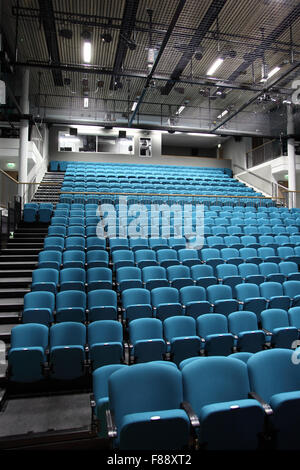 Le hall community centre de Gwyn Neath, Galles du Sud. Une église convertie en intégrant un théâtre, cinéma, café et bar. Banque D'Images