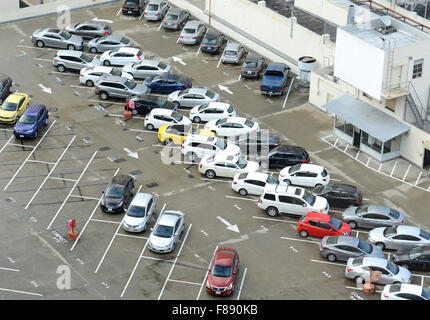 Parking sur le toit du bâtiment commercial à San Francisco, Californie Banque D'Images