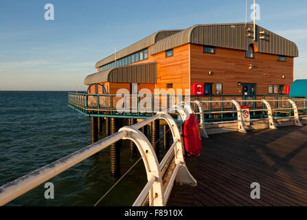 La vie de Cromer boat station, Norfolk England UK Banque D'Images