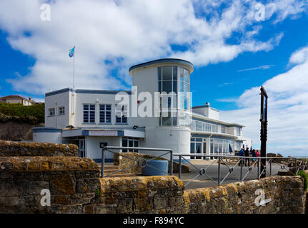 Ventnor Jardins d'hiver un immeuble art déco construit en 1936 sur l'île de Wight Angleterre UK et utilisé comme théâtre, bar et restaurant Banque D'Images