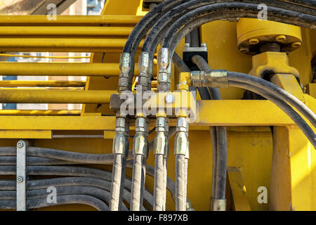 Système hydraulique, flexibles et des tuyaux sur le train. Banque D'Images