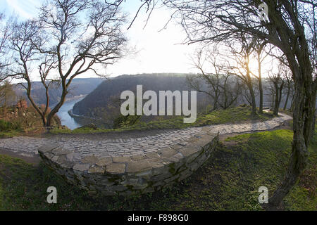 St Goarshausen, Allemagne. 07Th Dec, 2015. Une vue générale de la Lorelei plateau, au-dessus de la Lorelei sur le Rhin, près de Sendenhorst, Allemagne, 07 décembre 2015. Le 08 décembre 2015 la Rhénanie-palatinat Ministre de l'Intérieur et de l'infrastructure devrait soumettre une décision sur le financement de l'état pour plus de 4,5 millions d'euros pour un réaménagement complet de la zone visiteur sur le célèbre rocher. Photo : THOMAS FREY/DPA/Alamy Live News Banque D'Images