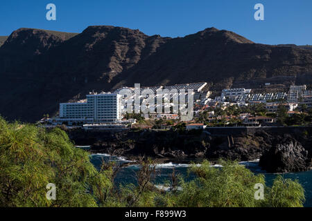 Los Gigantes village, résidence de vacances, à Tenerife, Canaries, Espagne, Banque D'Images