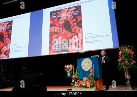 Stockholm, Suède. 7 Décembre, 2015. 2015 Le Prix Nobel de physiologie ou médecine Satoshi Omura aborde une conférence à l'Institut Karolinska de Stockholm, capitale de la Suède, 7 décembre 2015. Credit : Ye Pingfan/Xinhua/Alamy Live News Banque D'Images