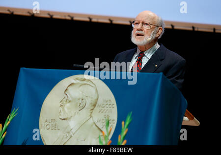 Stockholm, Suède. 7 Décembre, 2015. 2015 Le Prix Nobel de physiologie ou médecine William C. Campbell répond à une conférence à l'Institut Karolinska de Stockholm, capitale de la Suède, 7 décembre 2015. Credit : Ye Pingfan/Xinhua/Alamy Live News Banque D'Images