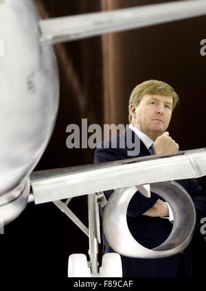 Marknesse, aux Pays-Bas. 7 Décembre, 2015. Le roi Willem-Alexander soufflerie DNW NLR visites à Marknesse (Flevoland) lorsqu'un avion de passagers chinois est testé, 7 décembre 2015. Dpa : Crédit photo alliance/Alamy Live News Banque D'Images