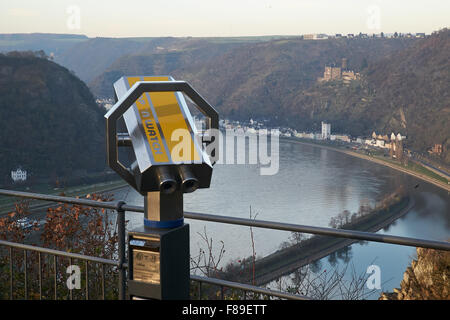 St Goarshausen, Allemagne. 07Th Dec, 2015. Une vue générale de la Lorelei plateau, au-dessus de la Lorelei sur le Rhin, près de Sendenhorst, Allemagne, 07 décembre 2015. Le 08 décembre 2015 la Rhénanie-palatinat Ministre de l'Intérieur et de l'infrastructure devrait soumettre une décision sur le financement de l'état pour plus de 4,5 millions d'euros pour un réaménagement complet de la zone visiteur sur le célèbre rocher. Photo : THOMAS FREY/DPA/Alamy Live News Banque D'Images