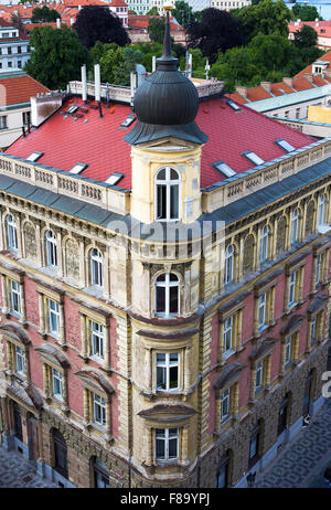 Bâtiment typique de Prague au-dessus Banque D'Images