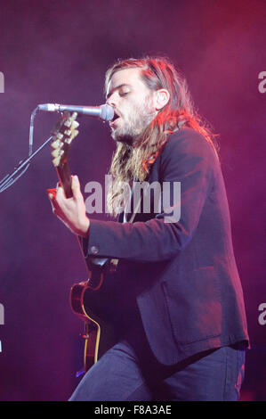 Liverpool, Royaume-Uni. 7 décembre 2015. Winston Marshall de Mumford and Sons en prestation au Liverpool Echo Arena. © Paul Warburton/Alamy Live News Banque D'Images