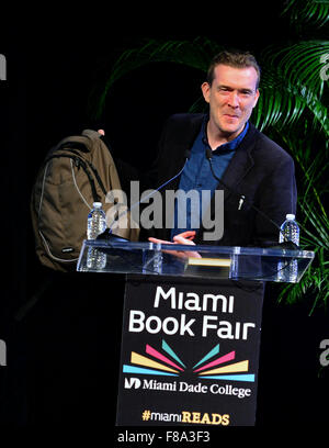 L'auteur David Mitchell discute et signe des exemplaires de son livre 'Slade House' à Miami Dade College Wolfson Auditorium présenté en collaboration avec le Centre pour la littérature et l'écriture. Avec : David Mitchell Où : Miami, Florida, United States lorsque : Banque D'Images