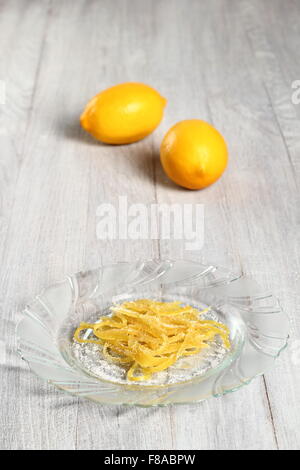 Zestes de citron confits Banque D'Images