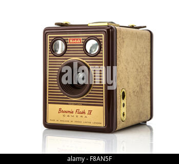 Brownie Flash Kodak IV (1957) tourné en studio sur un fond blanc Banque D'Images