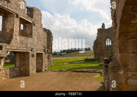 Les ruines du 12ème siècle, l'abbaye des Prémontrés, Egglestone, dans le sud (Yorkshire) banque du fleuve Tees. Banque D'Images