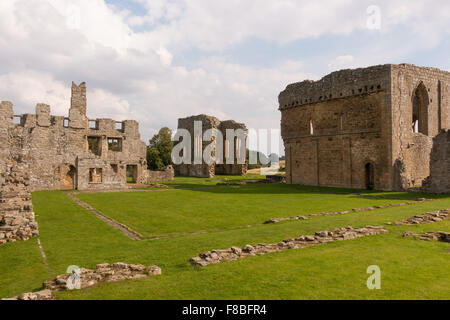 Les ruines du 12ème siècle, l'abbaye des Prémontrés, Egglestone, dans le sud (Yorkshire) banque du fleuve Tees. Banque D'Images