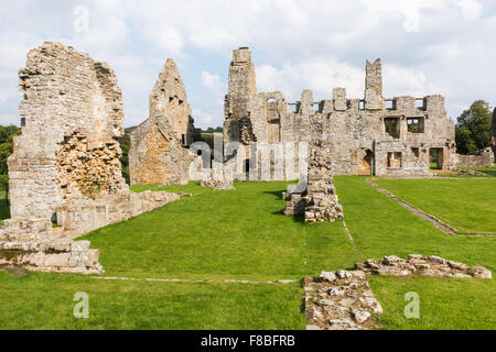 Les ruines du 12ème siècle, l'abbaye des Prémontrés, Egglestone, dans le sud (Yorkshire) banque du fleuve Tees. Banque D'Images