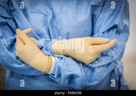 Gants chirurgicaux. Banque D'Images
